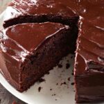 Bolo de Chocolate com Morango: Uma Receita Fácil e Irresistível